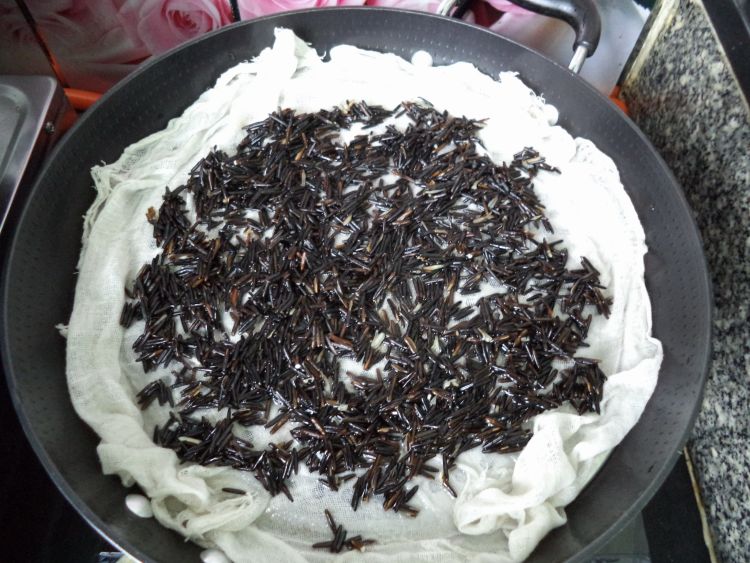 香炒菰米饭步骤2