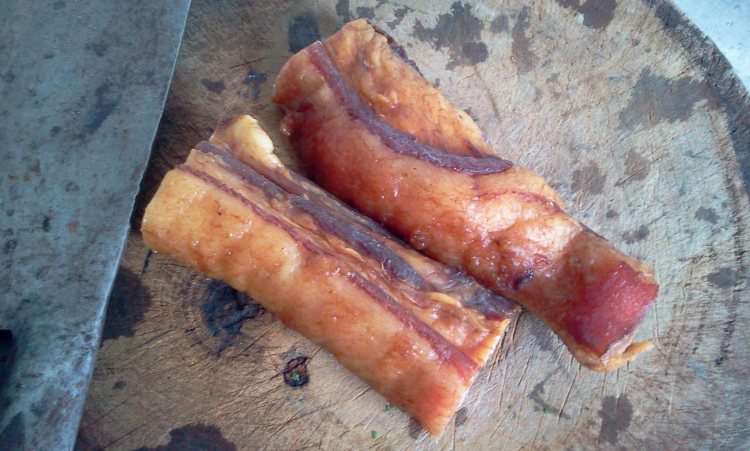 酸甜腊肉步骤1