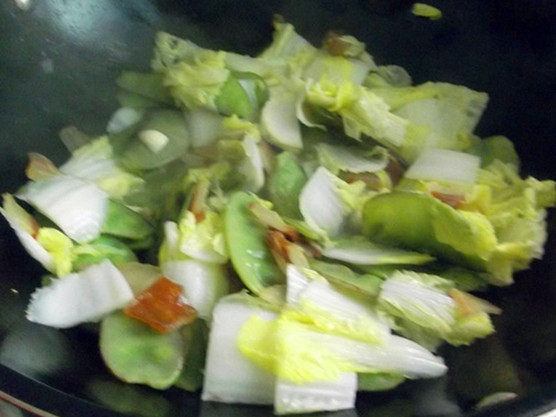 膨皮豆白菜炒腊肉步骤8
