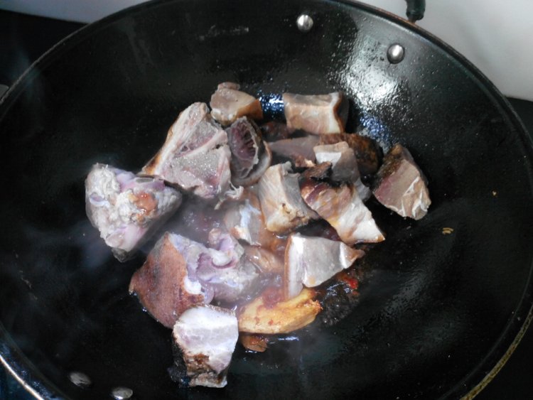 腊肉炖萝卜步骤6