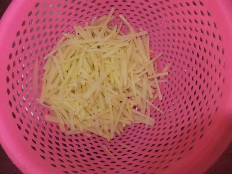 腊味炒三丝步骤3