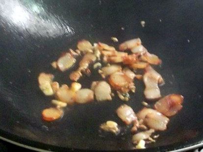 芥菜炒腊肉步骤4
