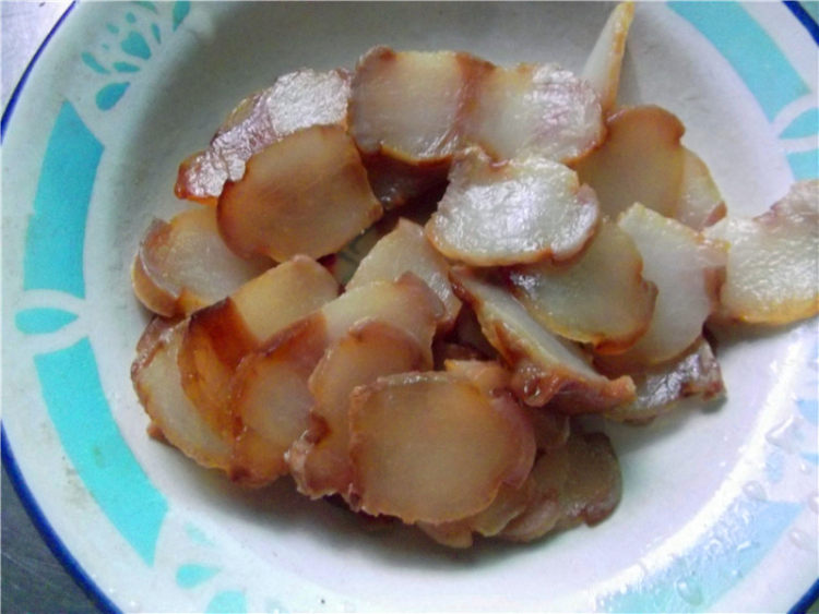 芥菜炒腊肉步骤2