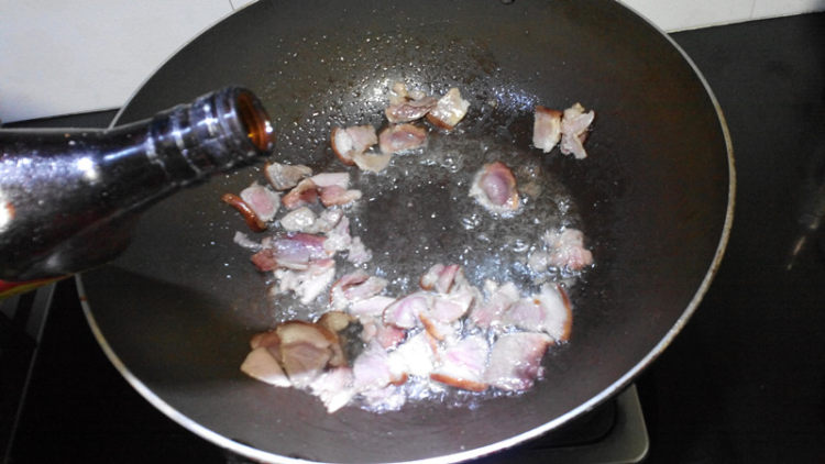 白菜腊肉炖粉条步骤4