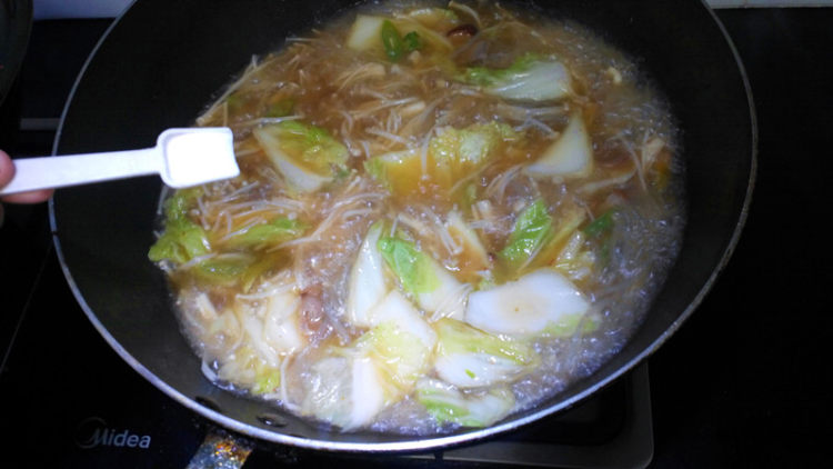 白菜腊肉炖粉条步骤15