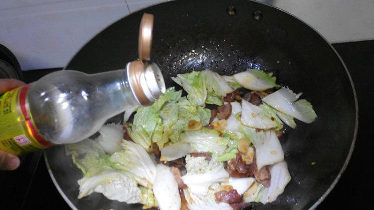 白菜腊肉炖粉条步骤8