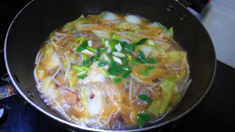 白菜腊肉炖粉条步骤16