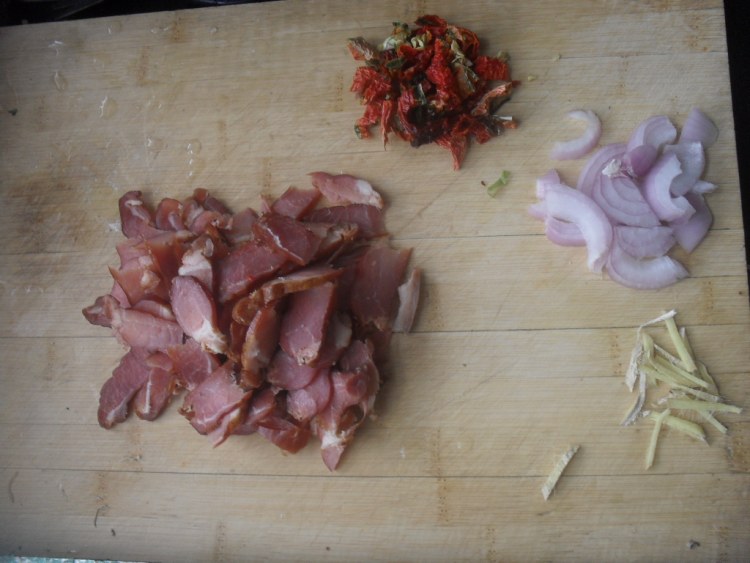 腊肉烧小白菜步骤1