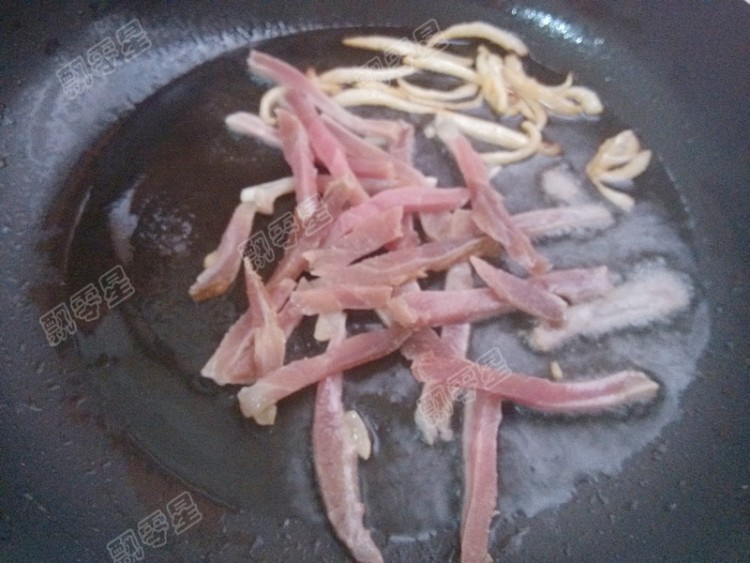 青椒腊肉炒笋干步骤7