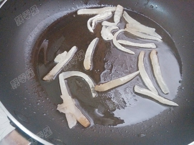 青椒腊肉炒笋干步骤6