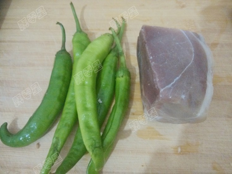 青椒腊肉炒笋干步骤4