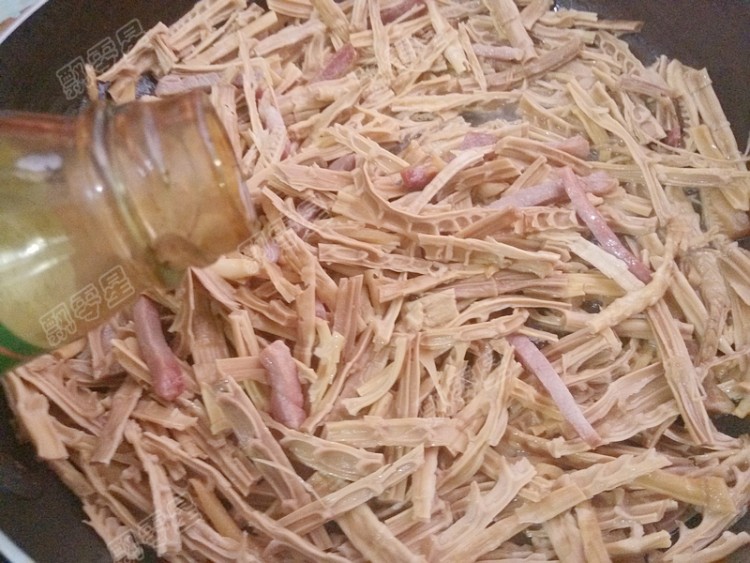 青椒腊肉炒笋干步骤10