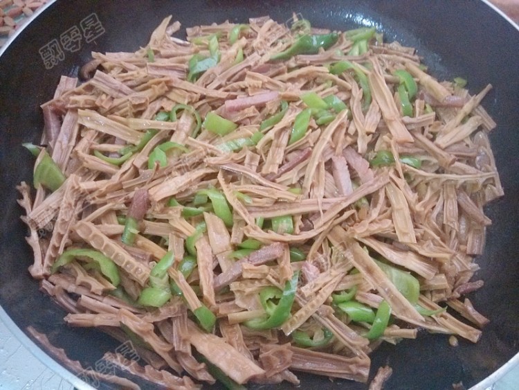 青椒腊肉炒笋干步骤13