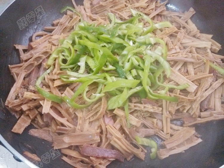 青椒腊肉炒笋干步骤12