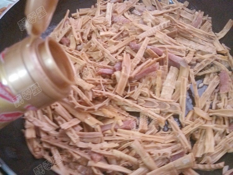 青椒腊肉炒笋干步骤11