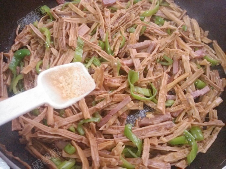 青椒腊肉炒笋干步骤15