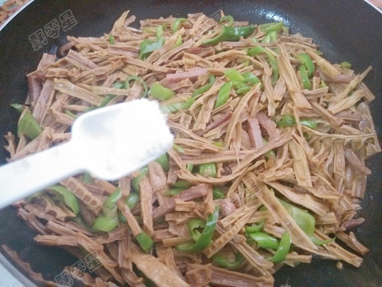 青椒腊肉炒笋干步骤14