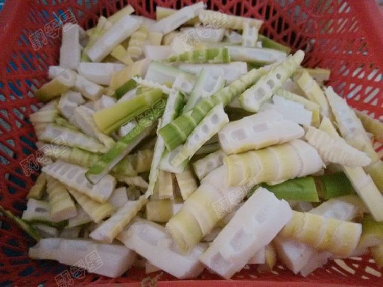 雪菜腊肉春笋步骤2