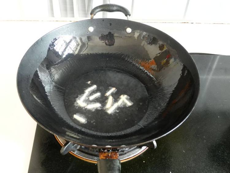 蒜苗豆干炒腊肉步骤4