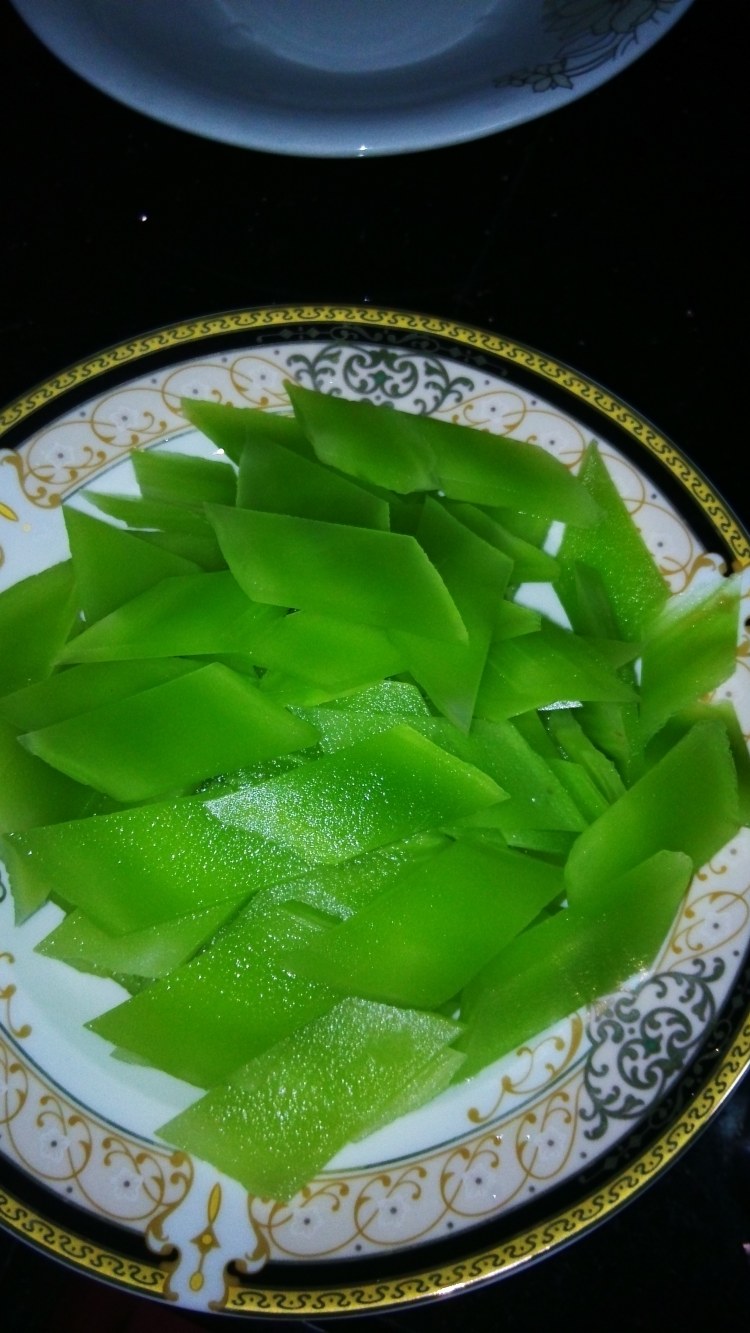 莴笋炒农家腊肉步骤3