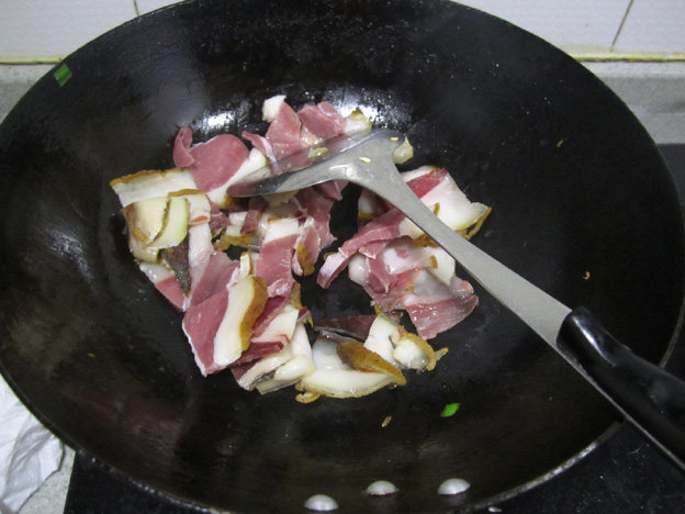 腊肉炒藜蒿步骤1