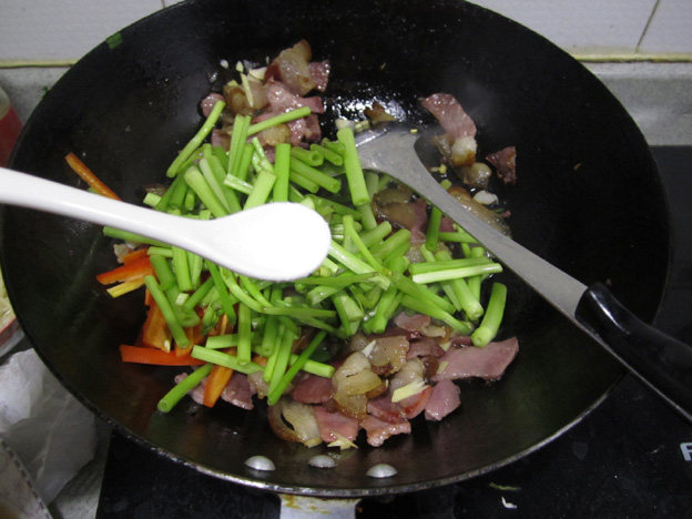 腊肉炒藜蒿步骤4