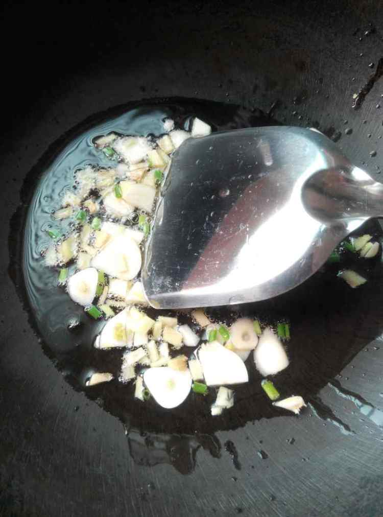 腊肉青椒丝步骤2
