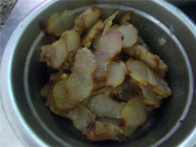 卷心菜炒腊肉步骤3