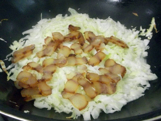 卷心菜炒腊肉步骤5