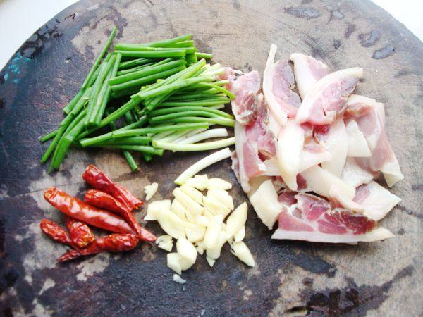 腊肉炒芋头花步骤3