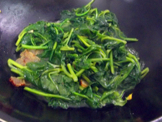 腊肉煮潺菜步骤5