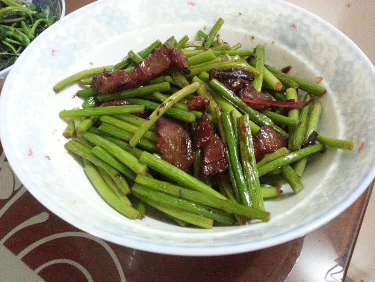 蒜薹腊肉步骤5