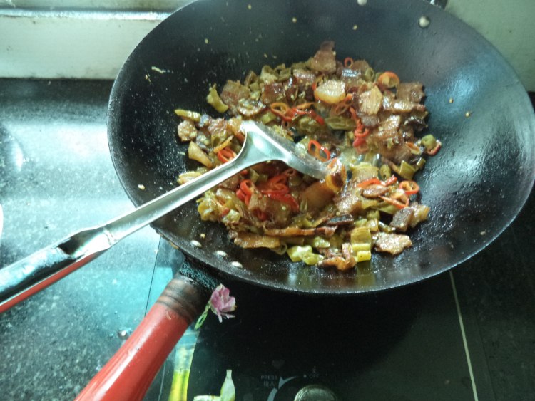 干烧酸辣腊肉步骤8
