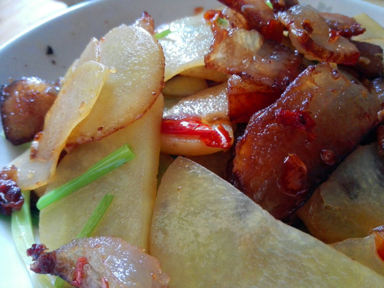 土豆片炒腊肉步骤7
