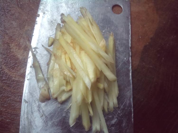 子姜腊肉丁步骤3