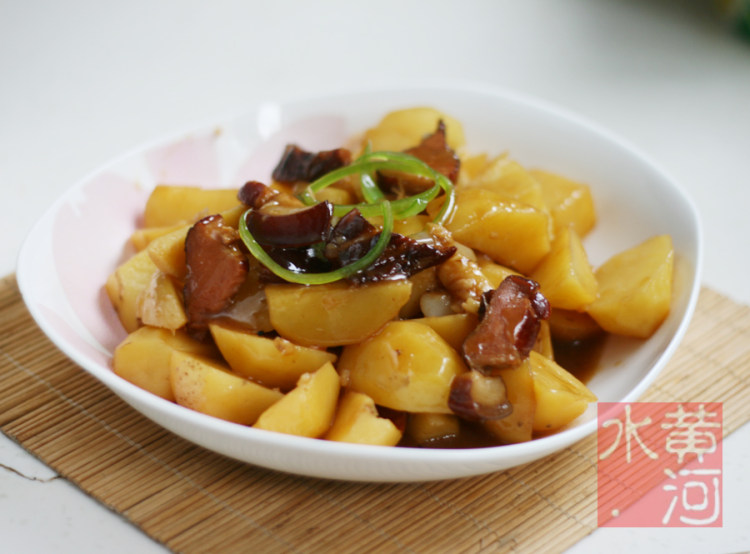 腊肉焖土豆步骤10