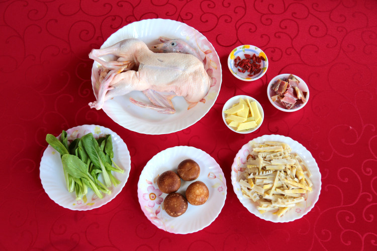 竹笋鸭煲步骤1