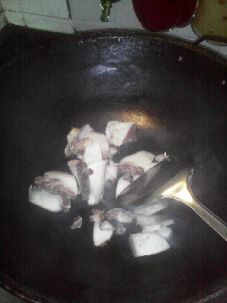 腊肉烧丝瓜步骤4