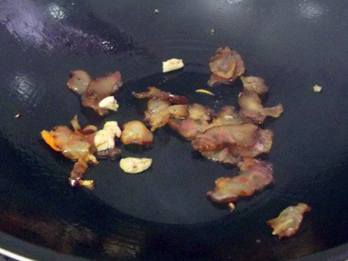 胡萝卜洋葱炒腊肉步骤4