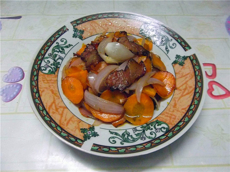 胡萝卜洋葱炒腊肉步骤8