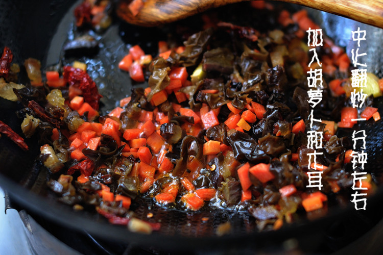 腊肉炒青麦仁步骤6