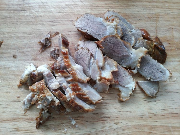 金针菇炒腊肉步骤1