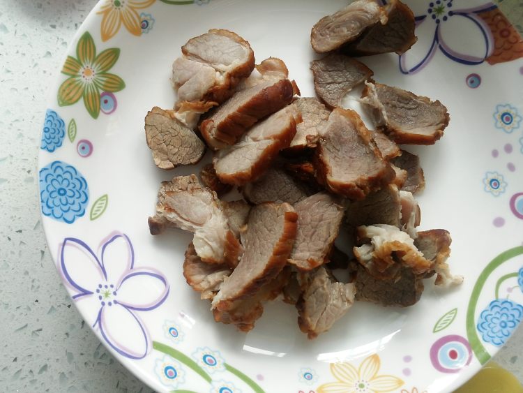 金针菇炒腊肉步骤4