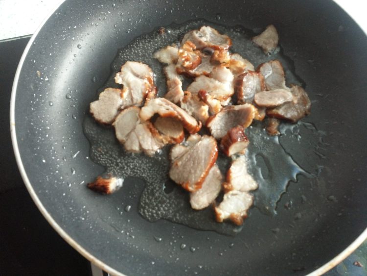 金针菇炒腊肉步骤6