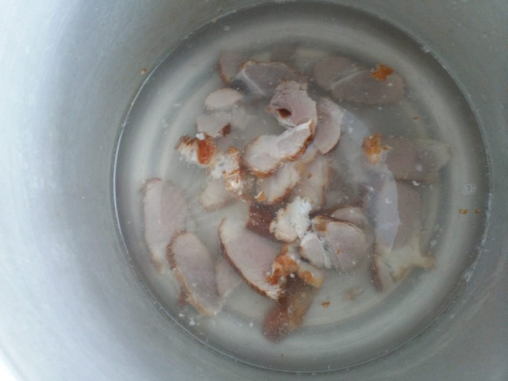金针菇炒腊肉步骤2