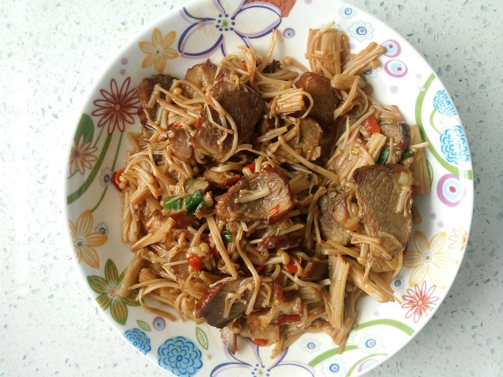 金针菇炒腊肉步骤10