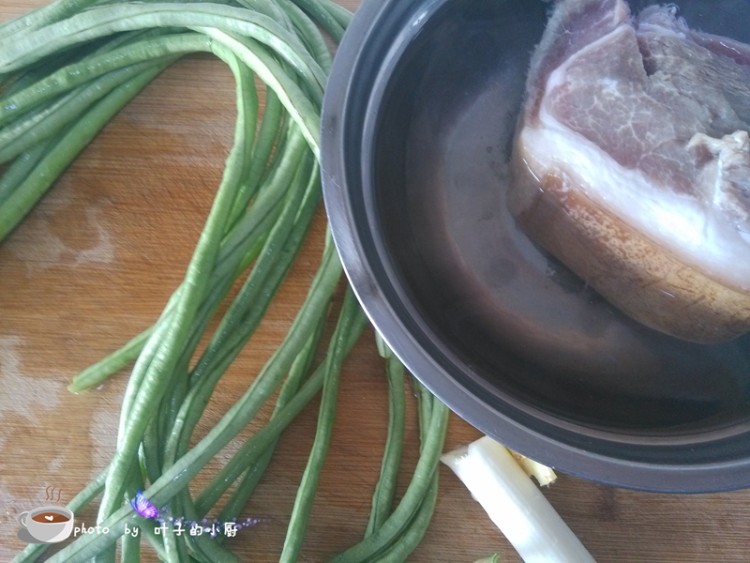 腊肉焖豆角步骤1