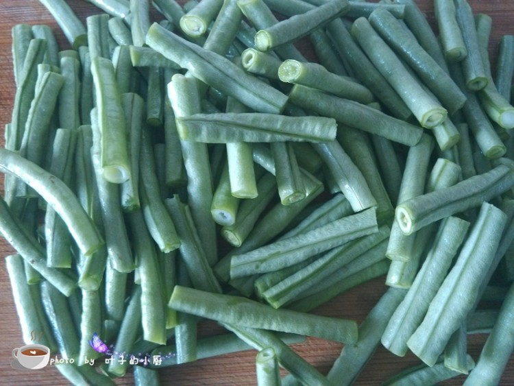 腊肉焖豆角步骤3