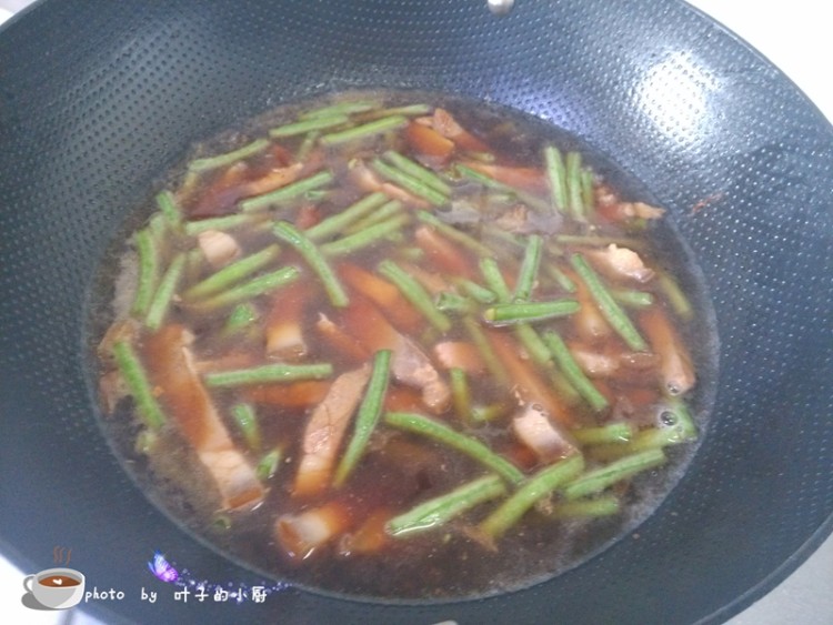 腊肉焖豆角步骤9