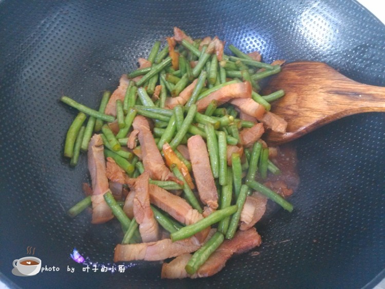 腊肉焖豆角步骤8